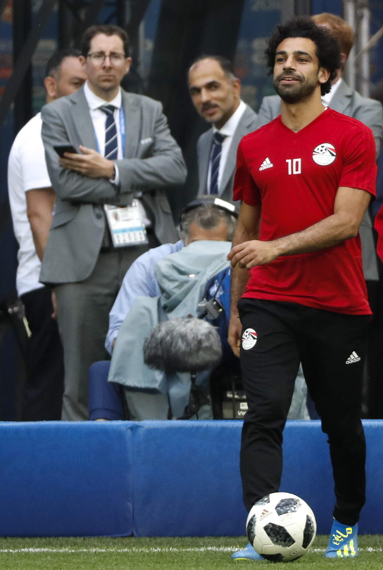El jugador de Egipto, Mohamed Salah, participa en un entrenamiento en el estadio de San Petersburgo. (EFE)