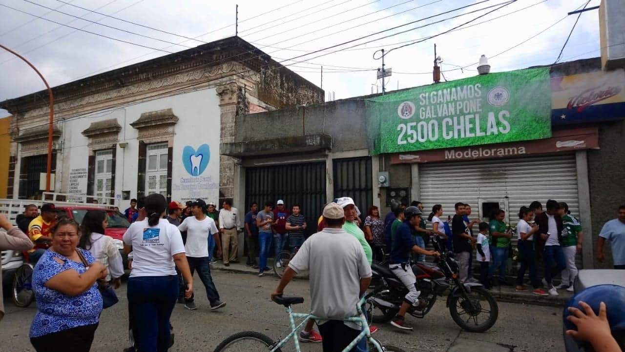 Un vendedor de cerveza local en Guanajuato prometió 2,500 cervezas si México ganaba a Alemania. (Cortesía)