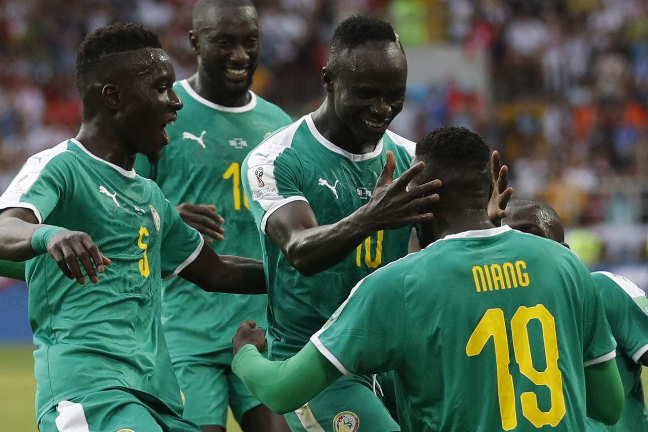 Niang puso el segundo gol para que los africanos se quedaran con los primeros tres puntos del Mundial.