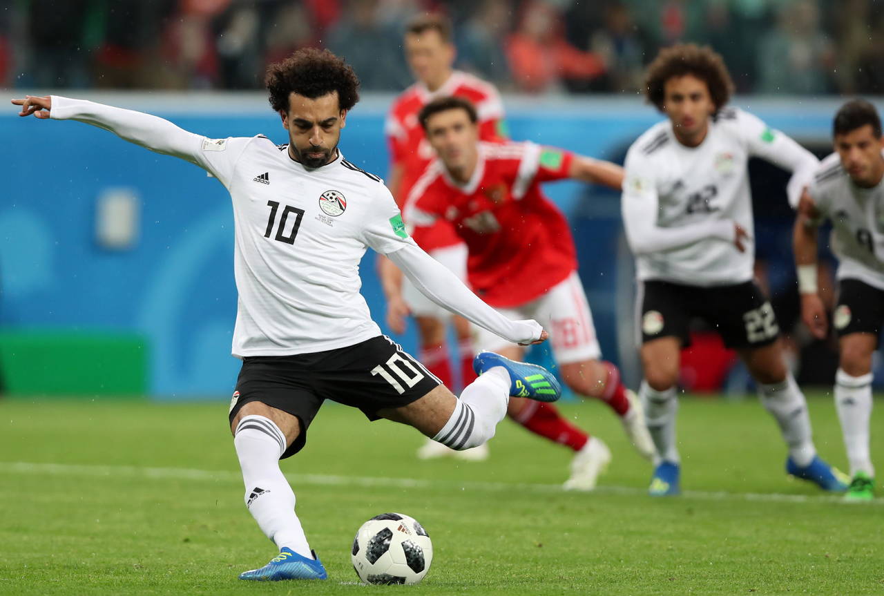 Luego de 3 semanas de ausencia por una lesión, Mohamed Salah volvió a jugar y marcó un gol de penal. ( EFE)