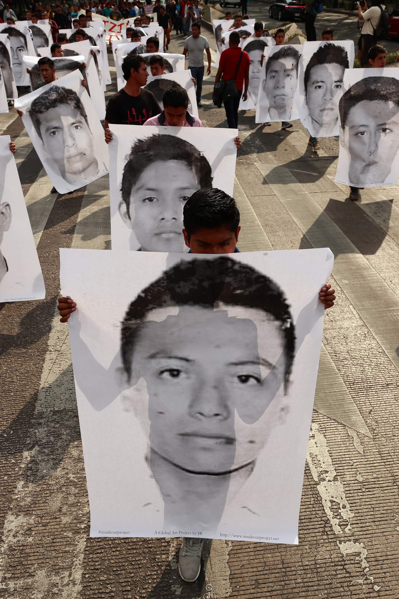 La CNDH emitió un comunicado en el que señaló que la identidad de Erick 'N' no coincide con 'La Rana' o 'El Güereque', presunto partícipe en la desaparición de los estudiantes de Ayotzinapa, e incluso dijo tener información del lugar donde se encuentra Édgar, con quien presuntamente fue confundido el detenido. (ARCHIVO)