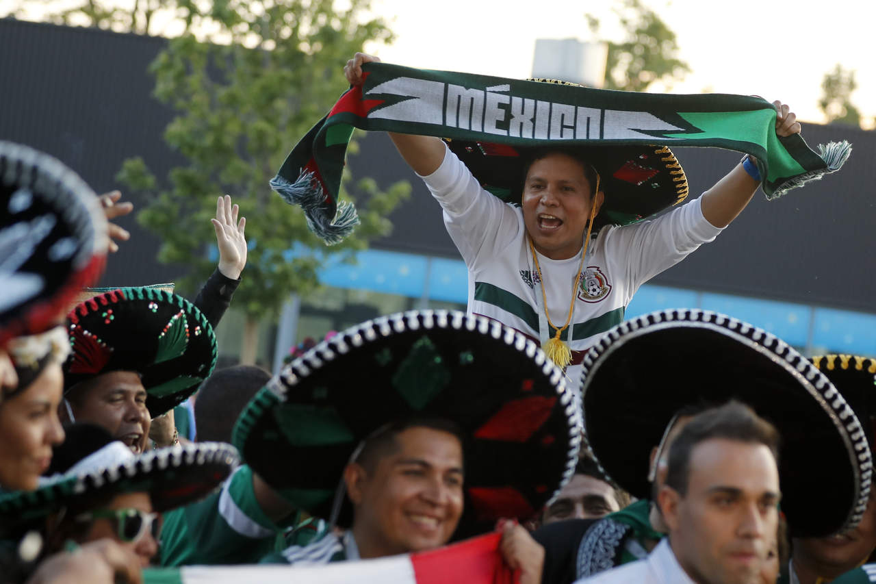 Los mexicanos siempre dan de qué hablar en la Copa del Mundo, aunque no precisamente por grandes actuaciones en la cancha. (ARCHIVO)