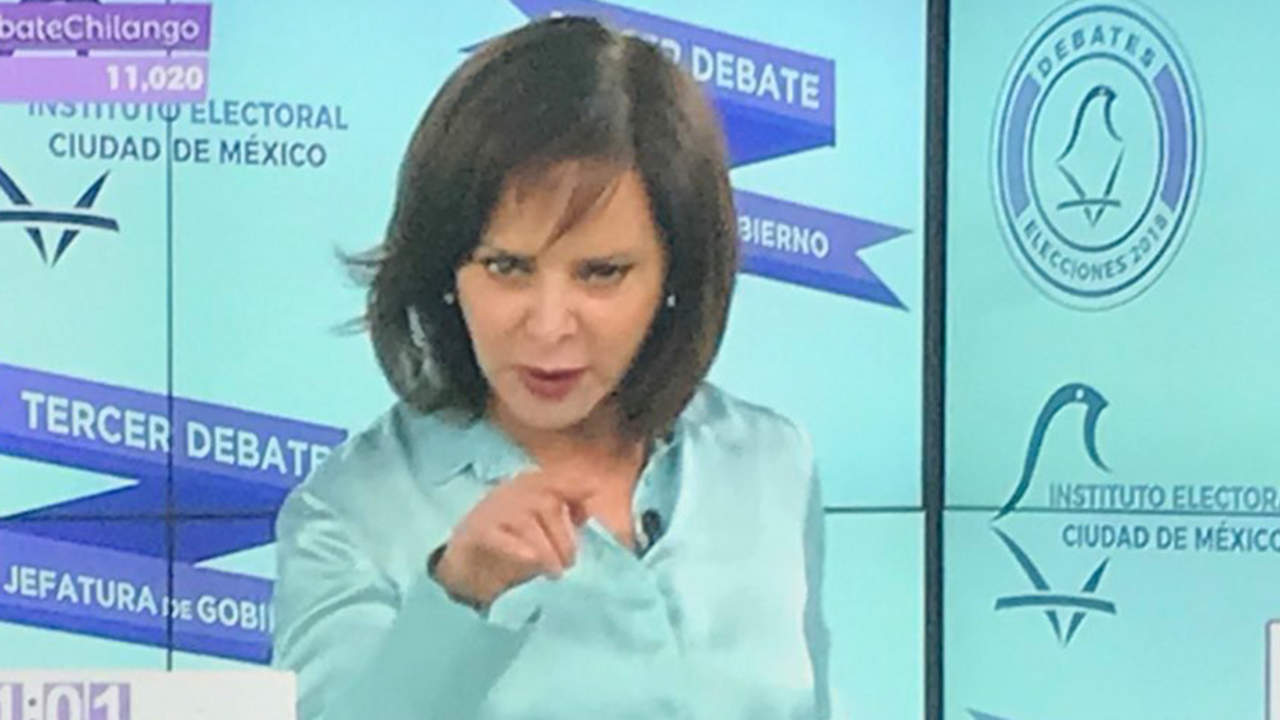 La candidata se convirtió en protagonista de memes por sus gestos durante el debate. (INTERNET)