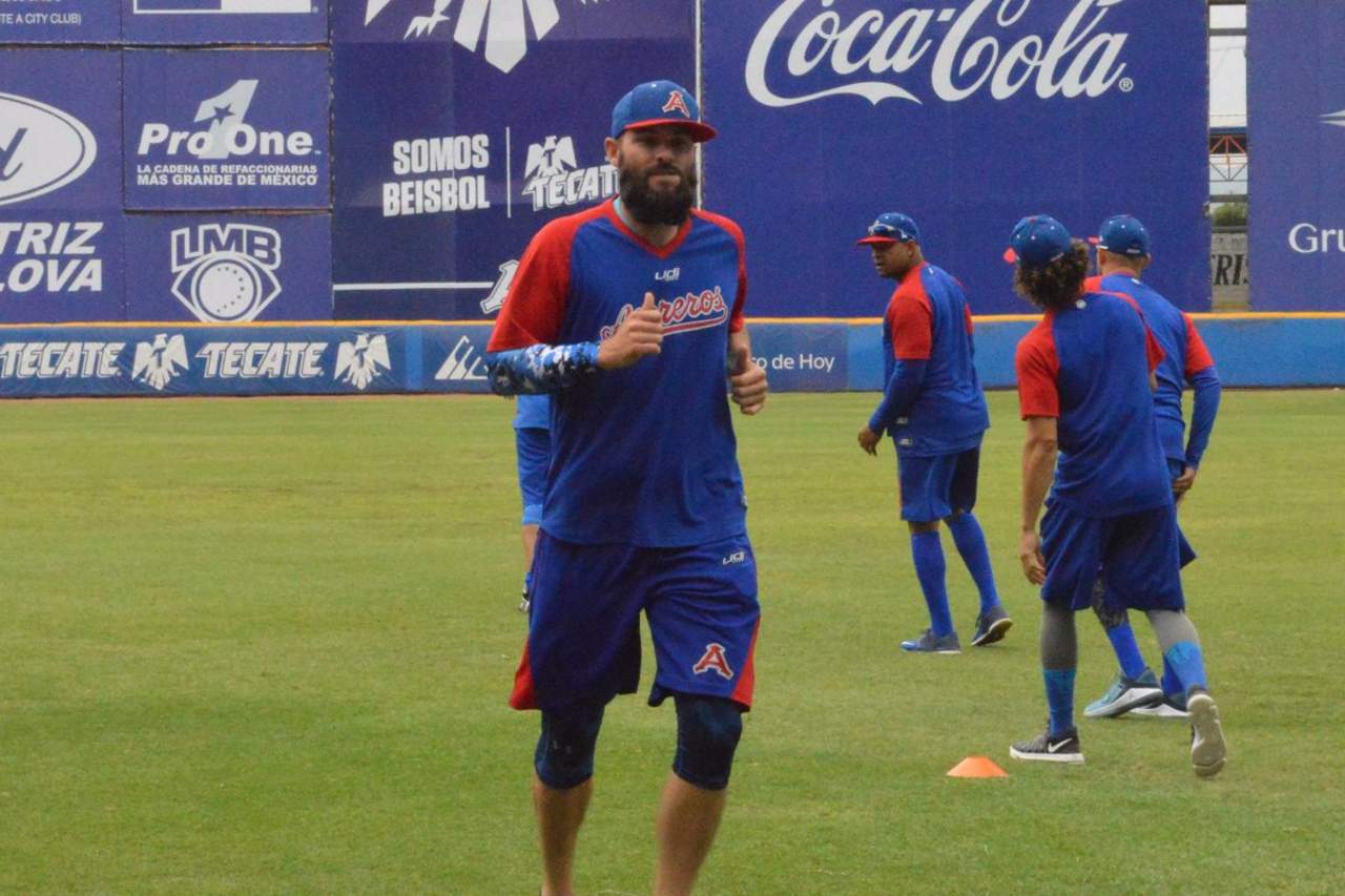 El cerrador del equipo Acereros del Norte, Josh Lueke, líder con 14 salvamentos en la temporada primavera 2018 de la Liga Mexicana de Beisbol (LMB), reportó este jueves al entrenamiento de la Furia Azul. (ARCHIVO)