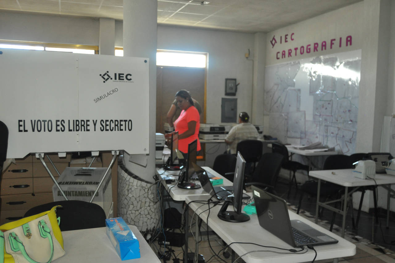 Preparativos. El IEC se encuentra en espera para la entrega de los paquetes electorales. (GUADALUPE MIRANDA)