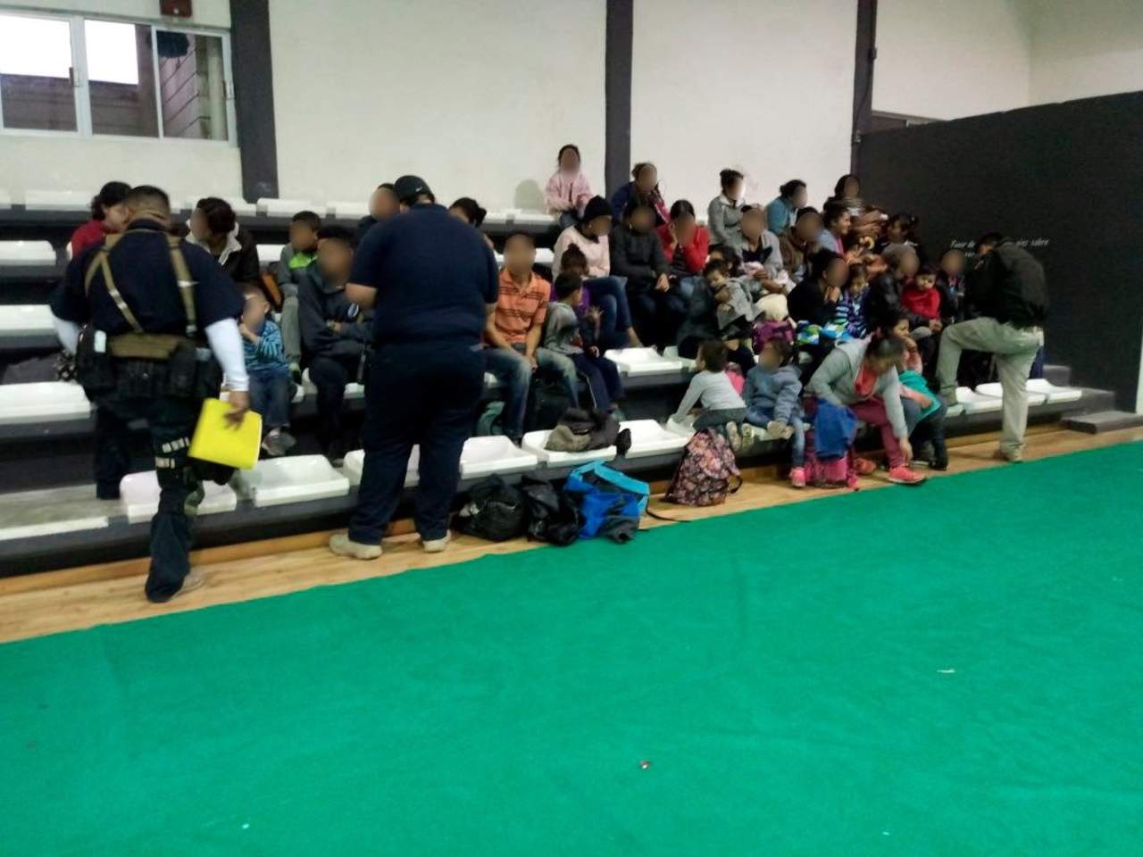 En México los menores indocumentados son cotidianamente separados de sus familias cuando son detenidos por las autoridades migratorias. (ARCHIVO)