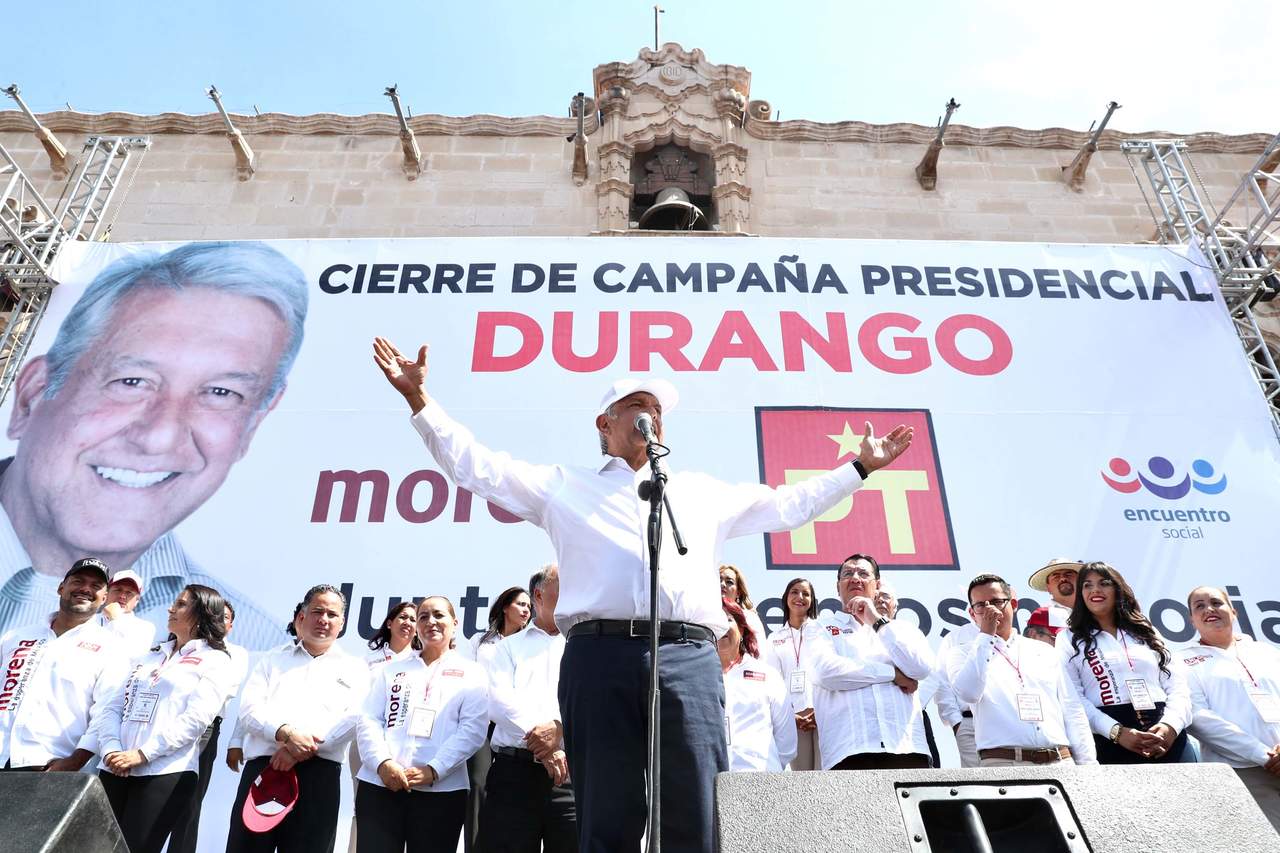 En este sentido, López Obrador fue acompañado por el ex titular de la Fiscalía Especializada para la Atención de Delitos Electorales (Fepade), Santiago Nieto Castillo, quien es su apoyo para evitar un posible fraude en las elecciones presidenciales y gubernamentales del país. (EL UNIVERSAL)
