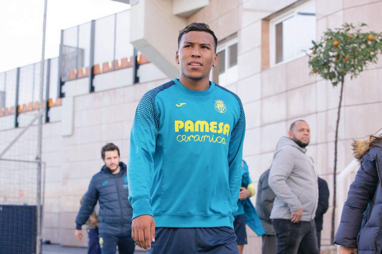 Para la temporada 2017-18 emigró al Villarreal de España con el que disputó ocho partidos, en el que solo marcó un gol.