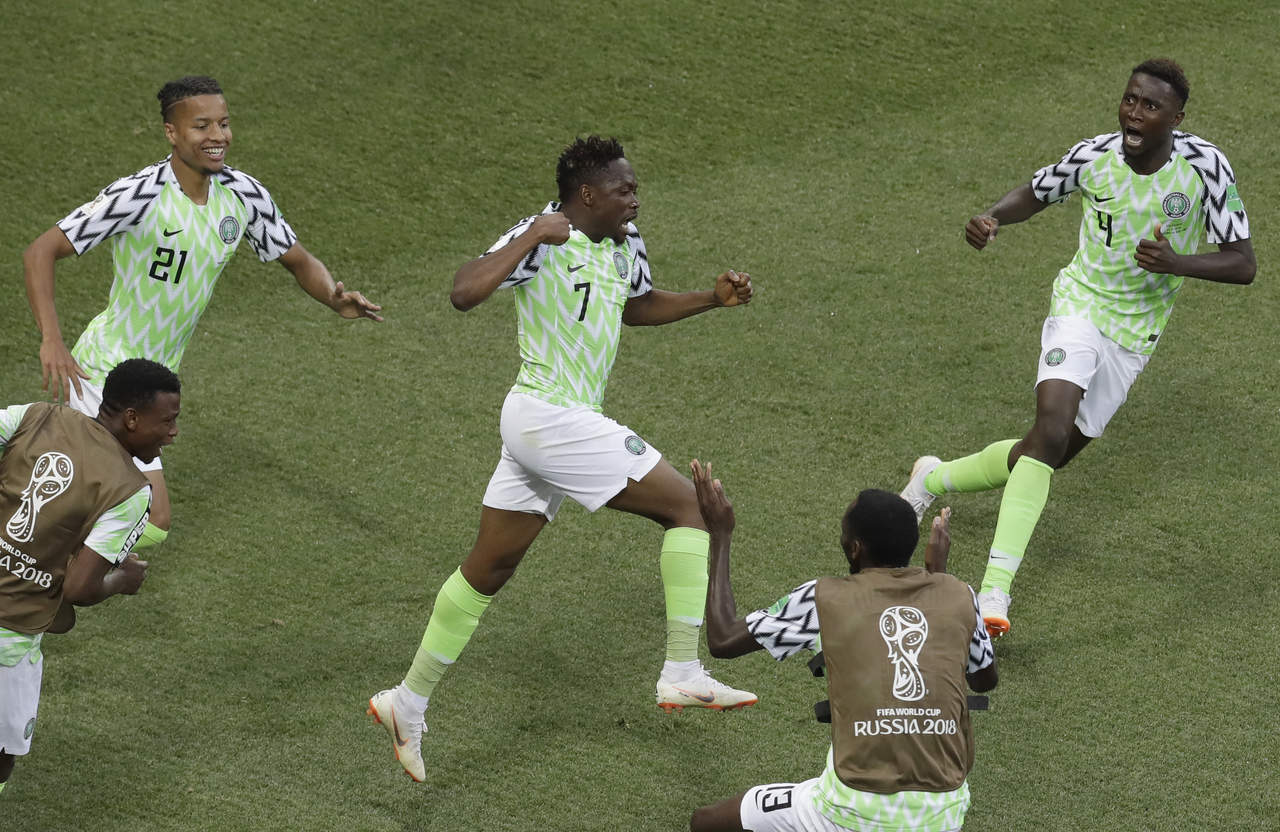 Ahmed Musa marcó el gol que dio la ventaja a Nigeria sobre Islandia.