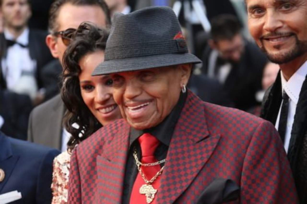 El patriarca de la familia Jackson, quien cuenta con 89 años de edad y quien ayudó a catapultar a la banda de hermanos The Jackson 5, en la empezó su carrera el fallecido “Rey del Pop”, lucha contra el cáncer. (ARCHIVO)