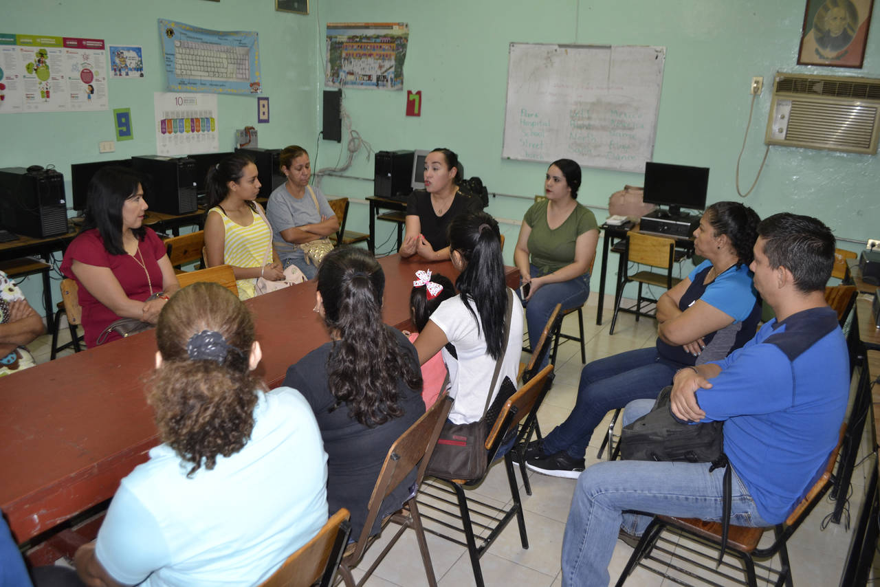 Visita. Acude CEDH a dar plática sobre derechos de los niños a padres de familia de escuela en Gómez Palacio. (EL SIGLO DE TORREÓN)