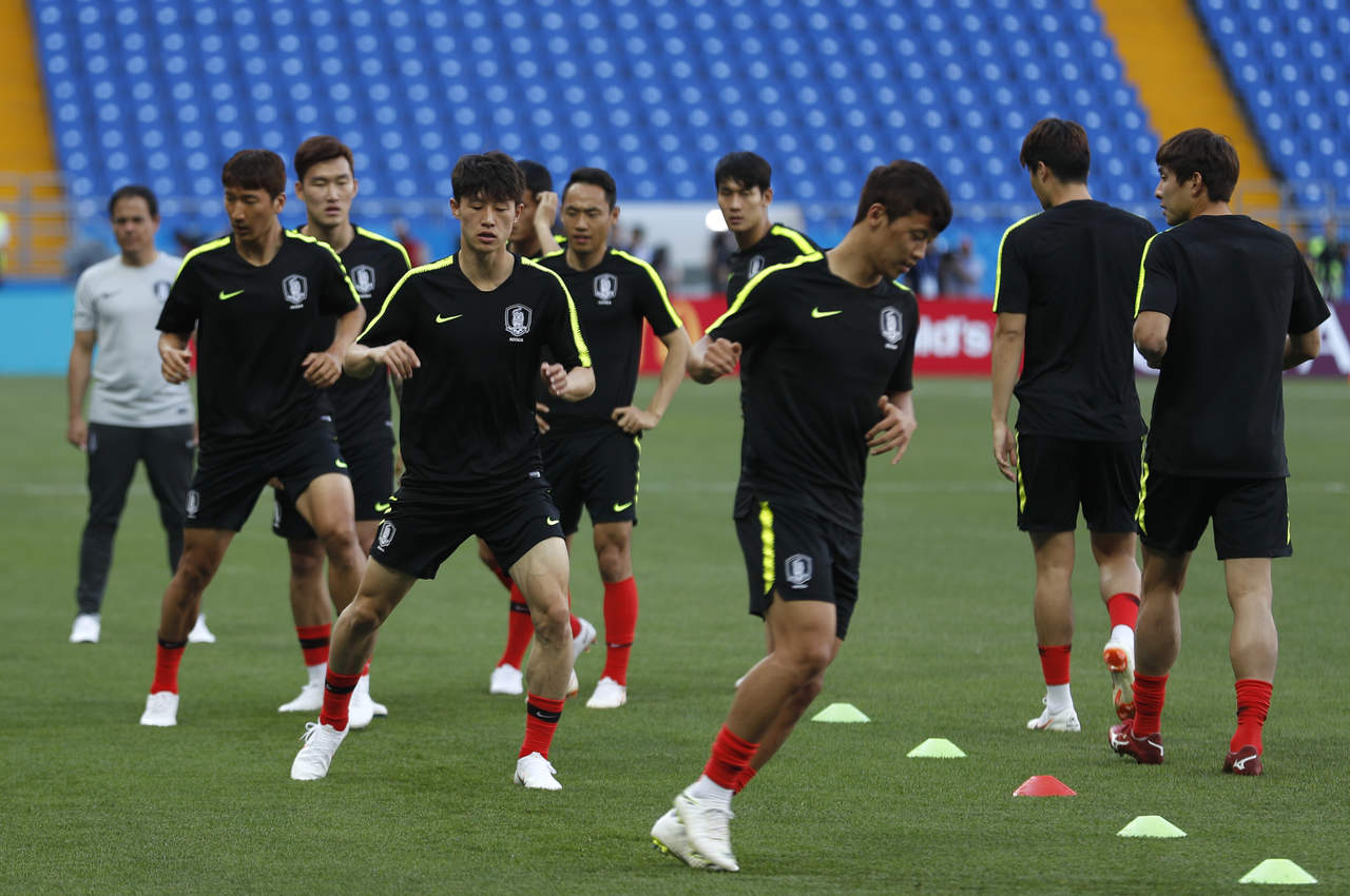 Los jugadores de Corea del Sur durante un entrenamiento del Mundial en Rostov. (AP)