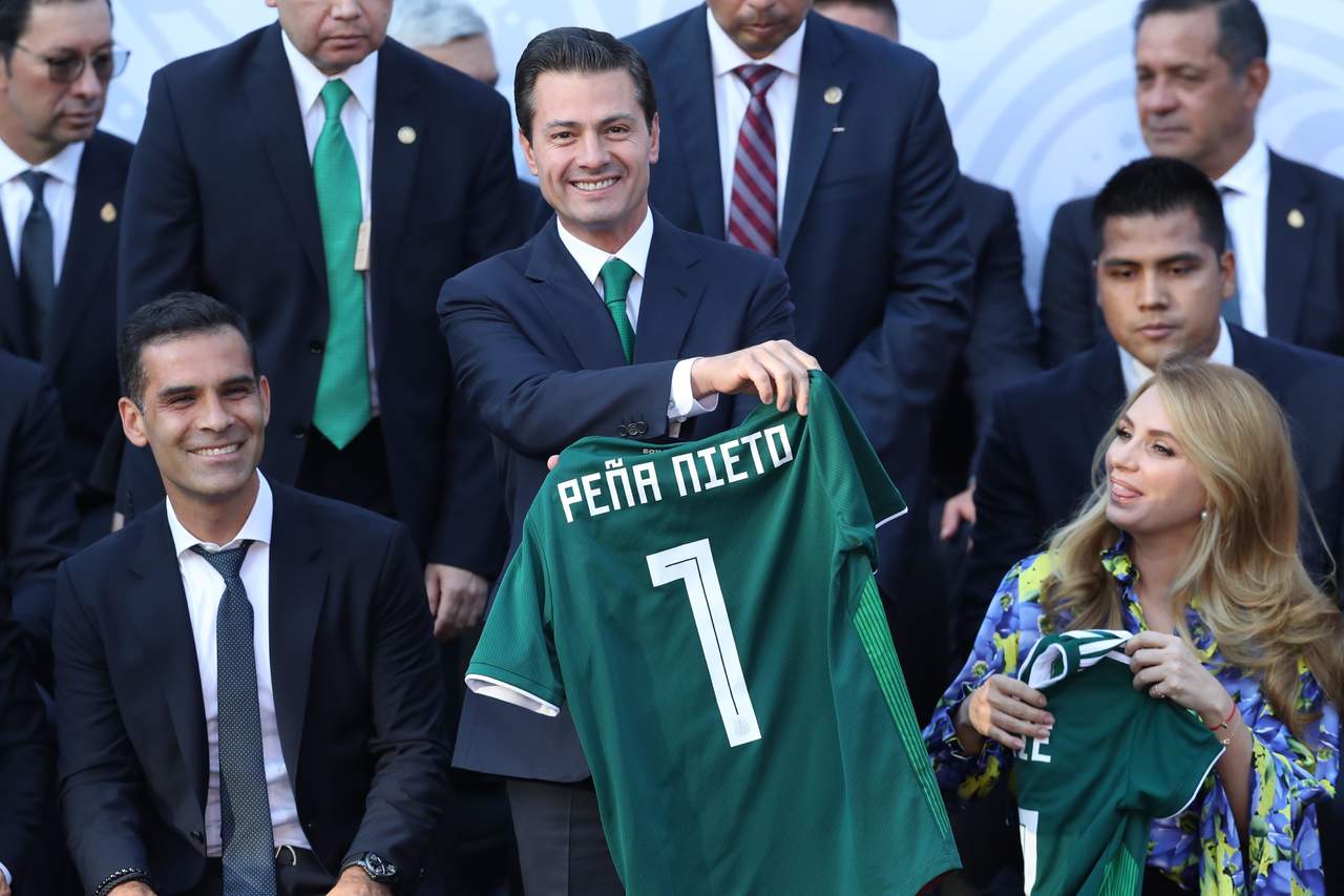 Antes del viaje del combinado a Rusia, el presidente Peña Nieto les pidió a los jugadores regresar con la Copa del Mundo. (ARCHIVO) 

