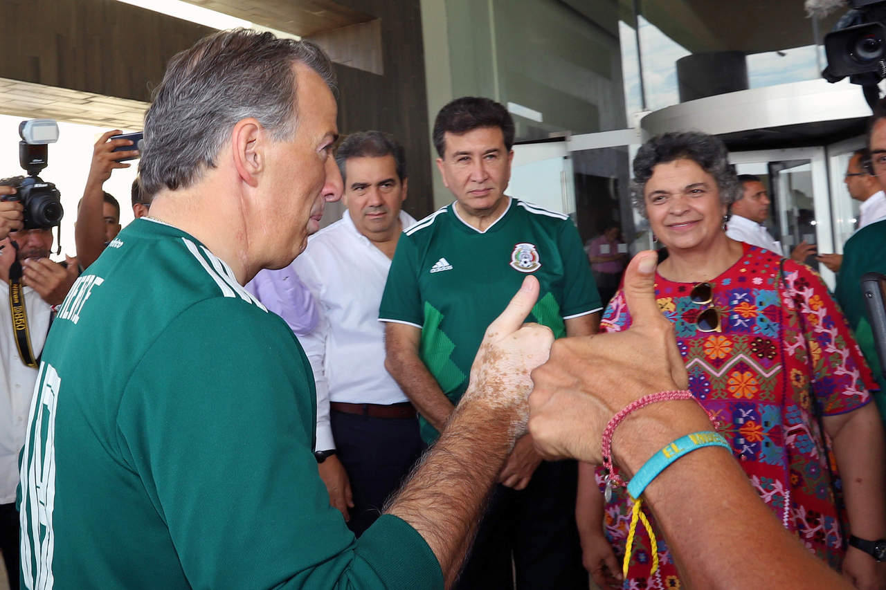 Sobre el triunfo de la selección mexicana de futbol, se dijo contento. (EL UNIVERSAL)