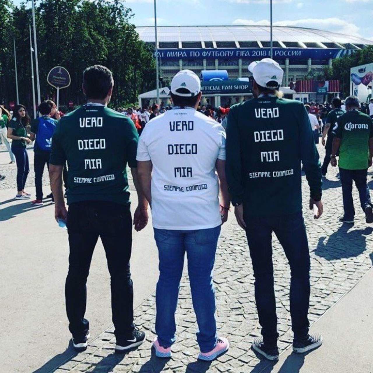 Gilberto Martínez viajó a Rusia 2018 junto a sus amigos vestidos con una playera de la Selección que tenía las palabras 'Vero', 'Diego' y 'Mía' en las espaldas. (Cortesía)