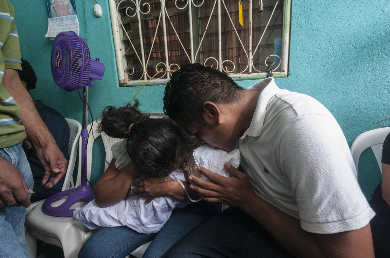 Terror. Nicaragua lloró la partida de Teyler Leonardo, el bebé de 14 meses que murió alcanzado por una bala en Managua. (EFE)