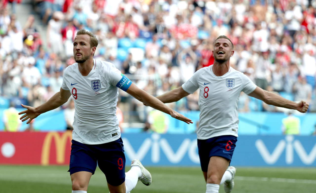 Harry Kane festeja tras marcar el segundo gol de Inglaterra en el partido por el Grupo G del Mundial en Nizhny Novgorod, Rusia. (EFE)