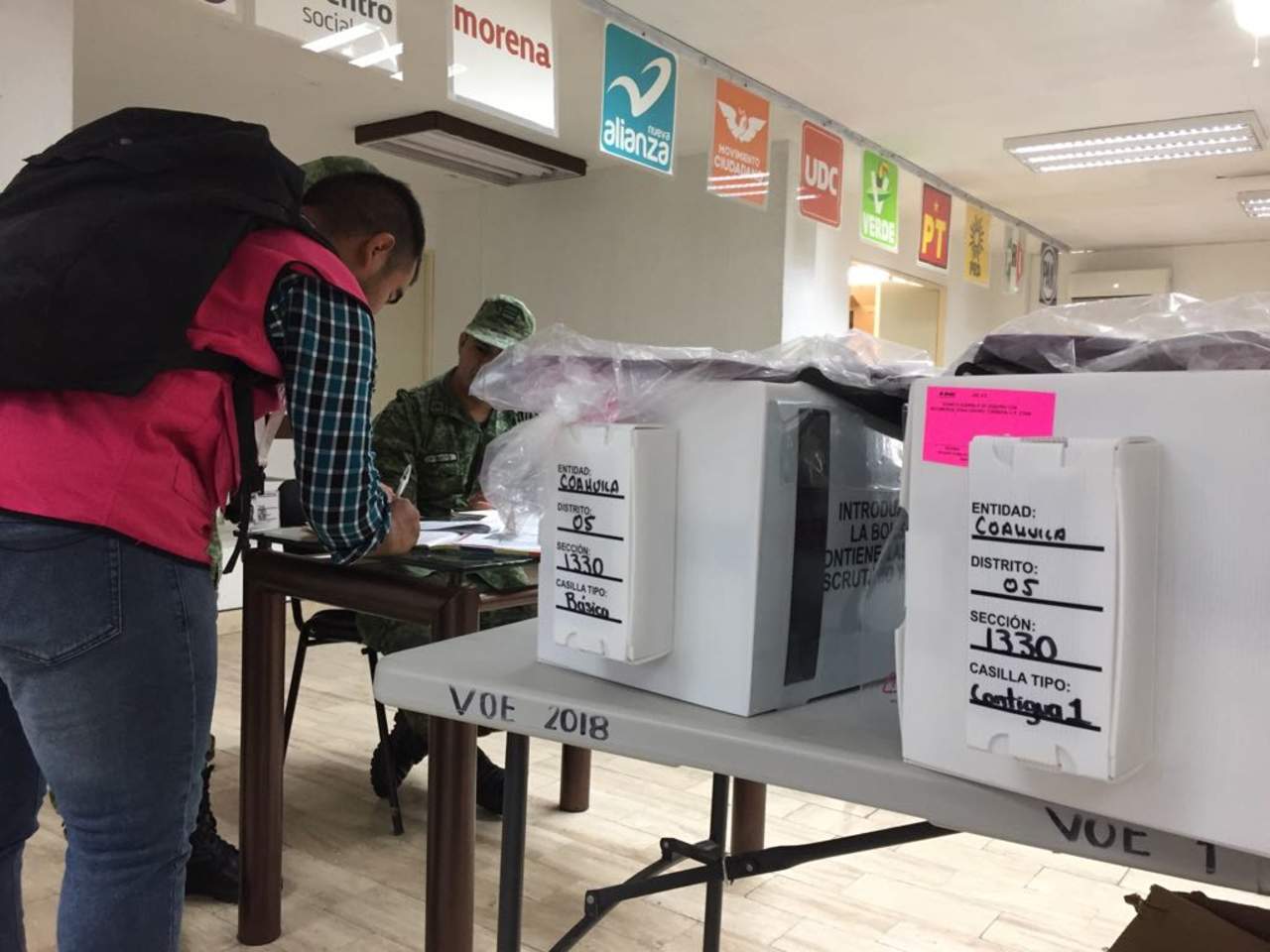 Inicia entrega de paquetes electorales a presidentes de casillas