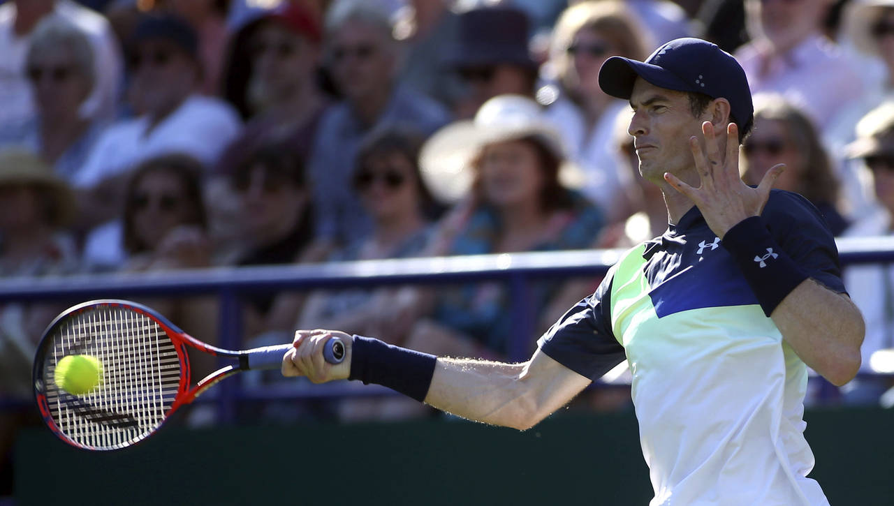Andy Murray derrotó sin problemas 6-1, 6-3 a Stanislas Wawrinka. Andy Murray vuelve a ganar casi un año después