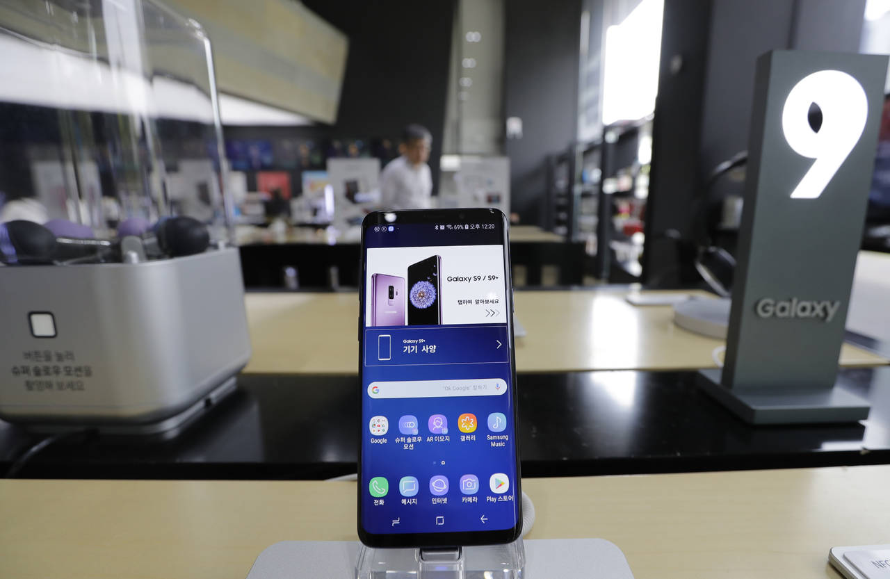 Sector. Con la propuesta Samsung busca llegar a sectores de la población que todavía no pueden acceder a un celular. (ARCHIVO) 