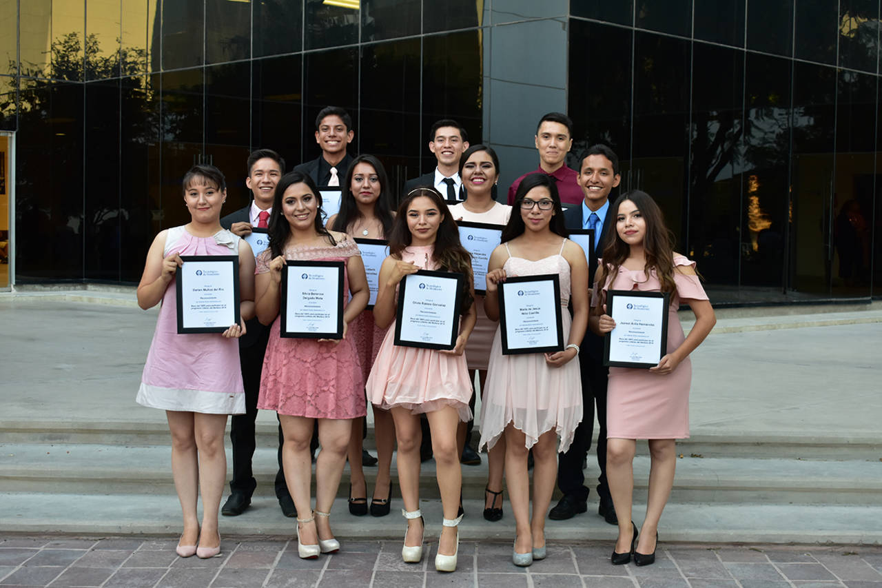 Liderazgo. El Tecnológico de Monterrey otorgó una beca del 100 por ciento a 12 jóvenes por su desempeño académico. (EL SIGLO DE TORREÓN/FERNANDO COMPEÁN)