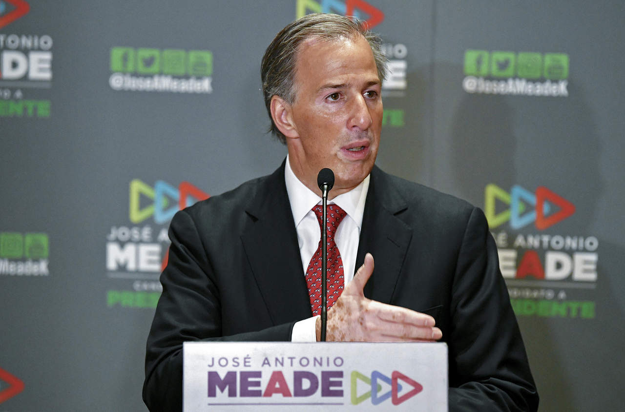 En caso de que gane Meade debería atender con el programa que propuso a aproximadamente un millón 250 mil menores de cinco años. (ARCHIVO)