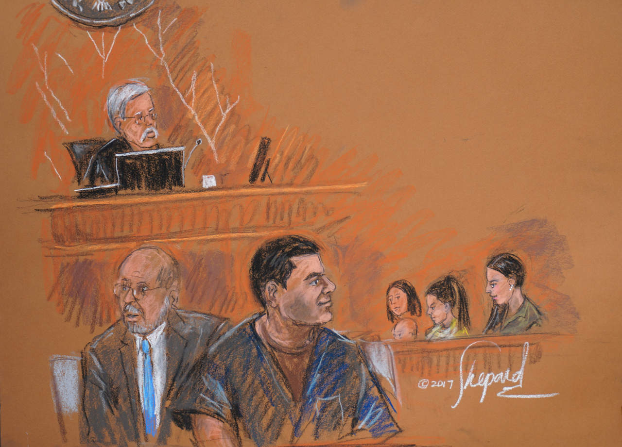 El juez que preside el juicio del narcotraficante mexicano Joaquín 'El Chapo' Guzmán declaró el martes que sopesa trasladar el lugar del juicio, ante las inquietudes de la defensa del acusado. (ARCHIVO)