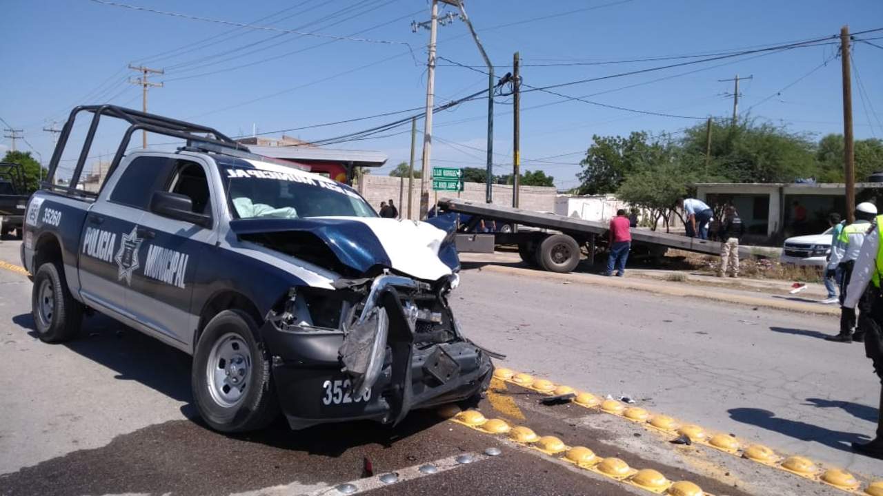La camioneta de la Policía de Torreón impactó por alcance a una camioneta Suburban de modelo reciente, misma que manejaba María Teresa Aguirre de Anaya, esposa de Guillermo Anaya Llamas. (ARCHIVO)