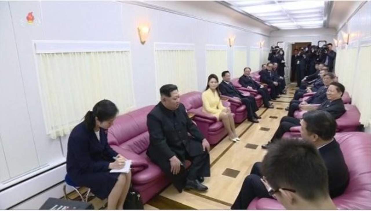 En una reunión celebrada el martes en la frontera entre los dos países, técnicamente aún en guerra, se acordó realizar un estudio conjunto de viabilidad que arrancará el próximo mes de cara a adecuar las decrépitas líneas férreas norcoreanas. (ARCHIVO)
