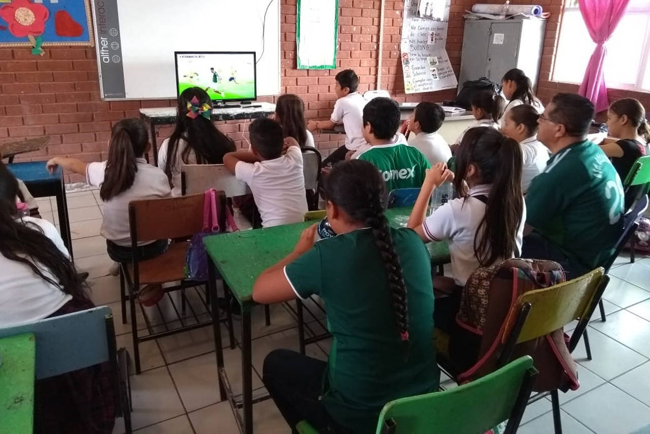 Convivencia. La escuela primaria Luis Donaldo Colosio de la colonia Prados del Oriente de Torreón colocó algunos televisores. (ANGÉLICA SANDOVAL)