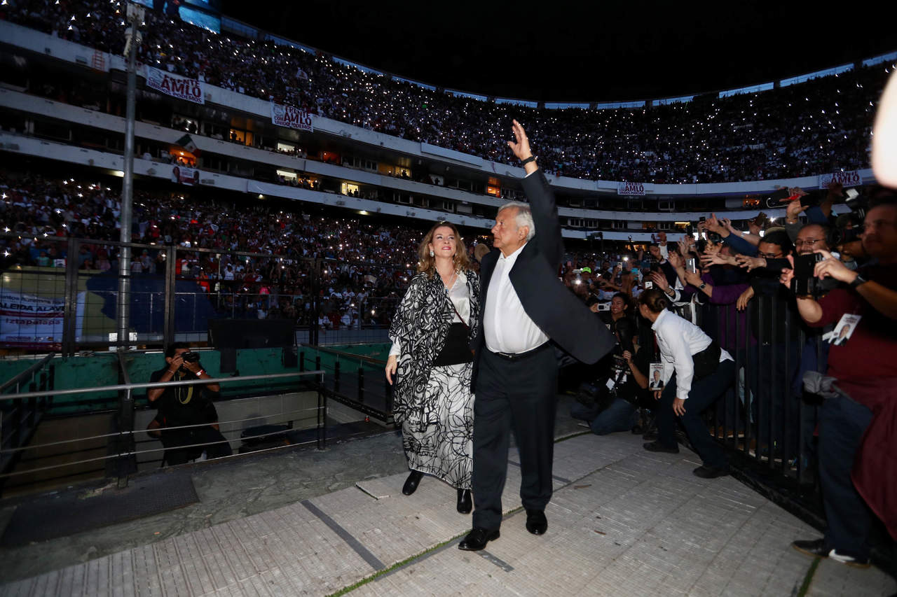 López Obrador cerró campaña en el Azteca. (EL UNIVERSAL) 