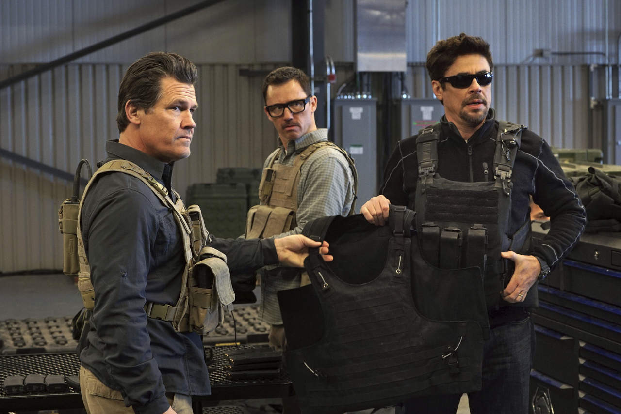 Josh Brolin y Benicio Del Toro regresan en esta secuela llena de adrenalina y acción. (ARCHIVO)