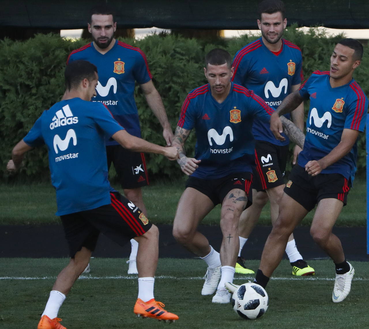 Tras una incierta fase de grupos, España espera volver a su nivel mañana ante el anfitrión Rusia. Selección española busca su equilibrio