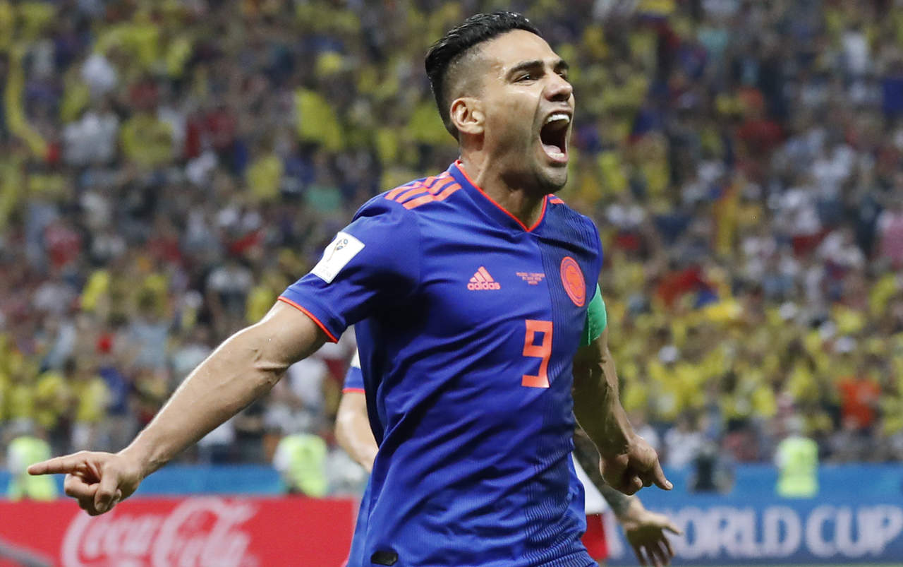 Radamel Falcao, de Colombia, festeja luego de anotar ante
Polonia en un encuentro del Mundial. (AP)
