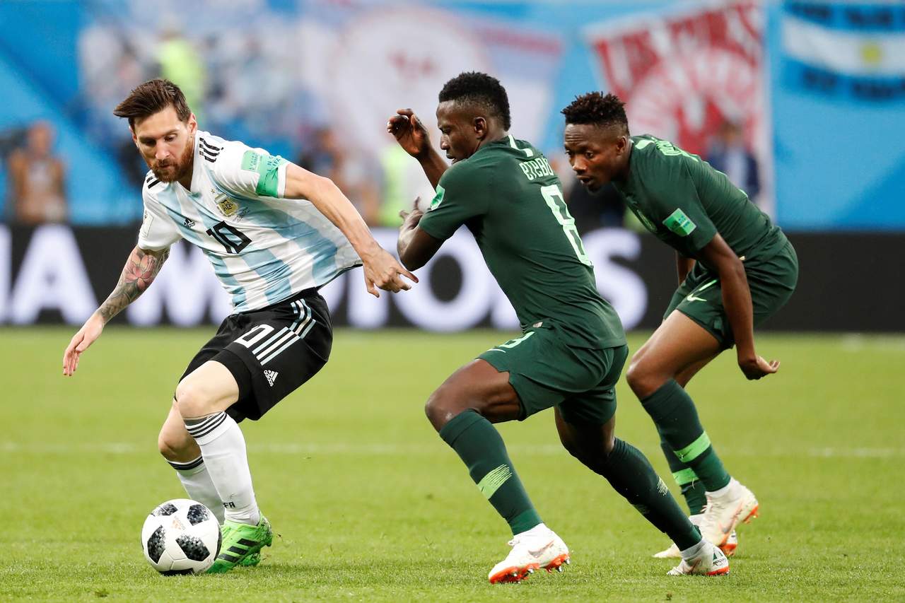Lionel Messi pudo anotarle a Nigeria en una gran ejecución; la victoria le valió la calificación a los sudamericanos. 