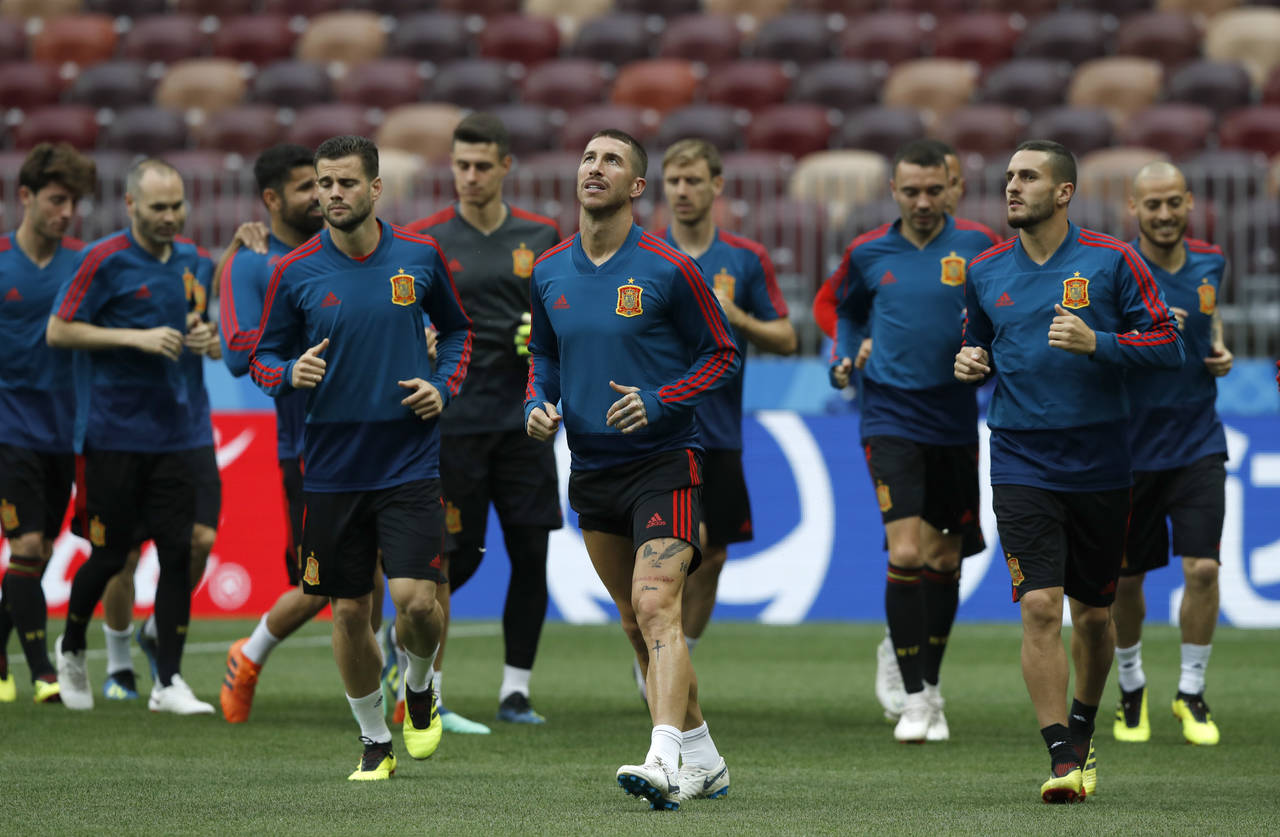 Los jugadores de España durante un entrenamiento del Mundial en Krasnodar, Rusia. (AP)