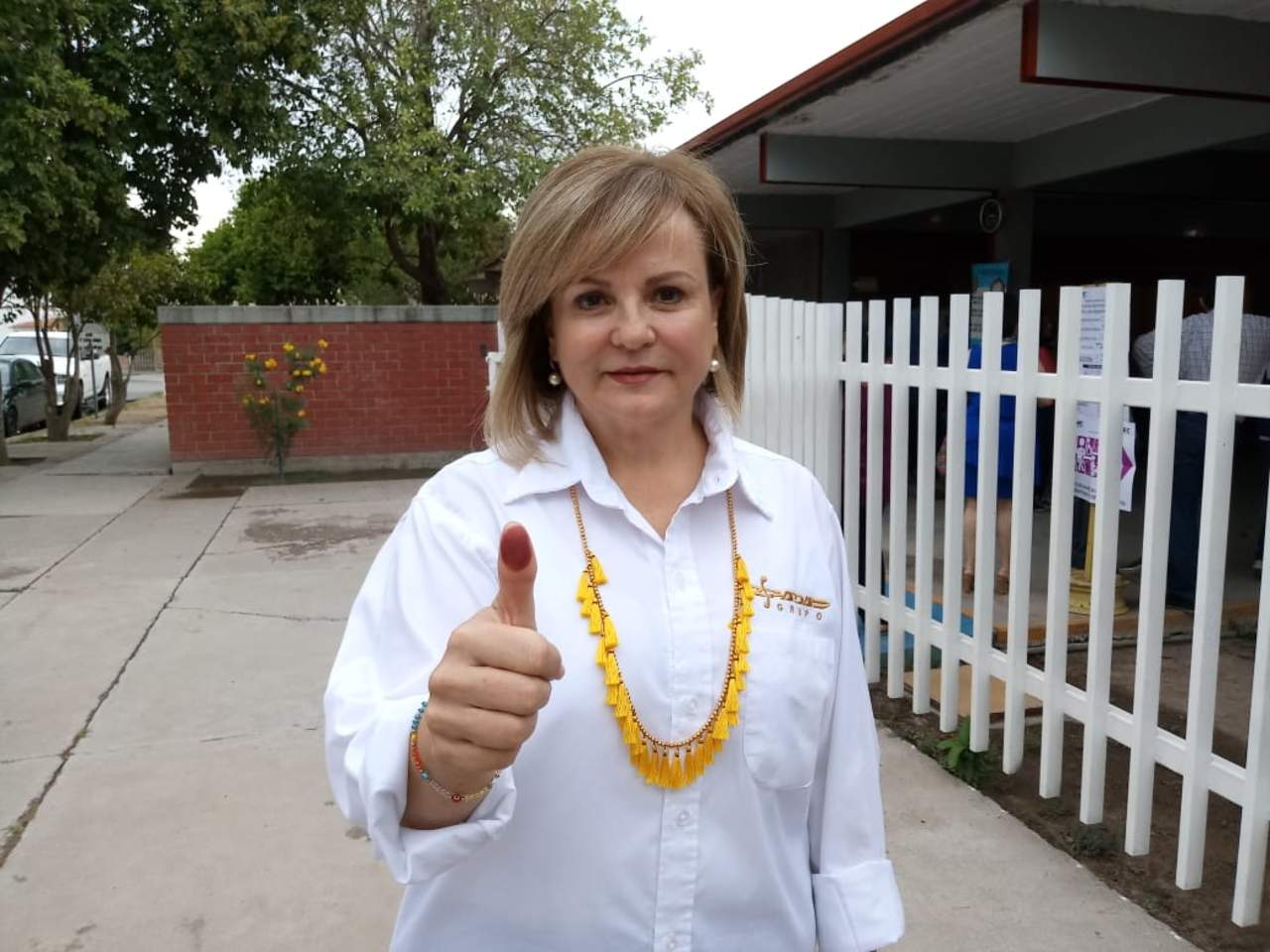 Valdés Segura fue la primera de los candidatos por la alcaldía de Torreón en emitir su voto. (EL SIGLO DE TORREÓN)