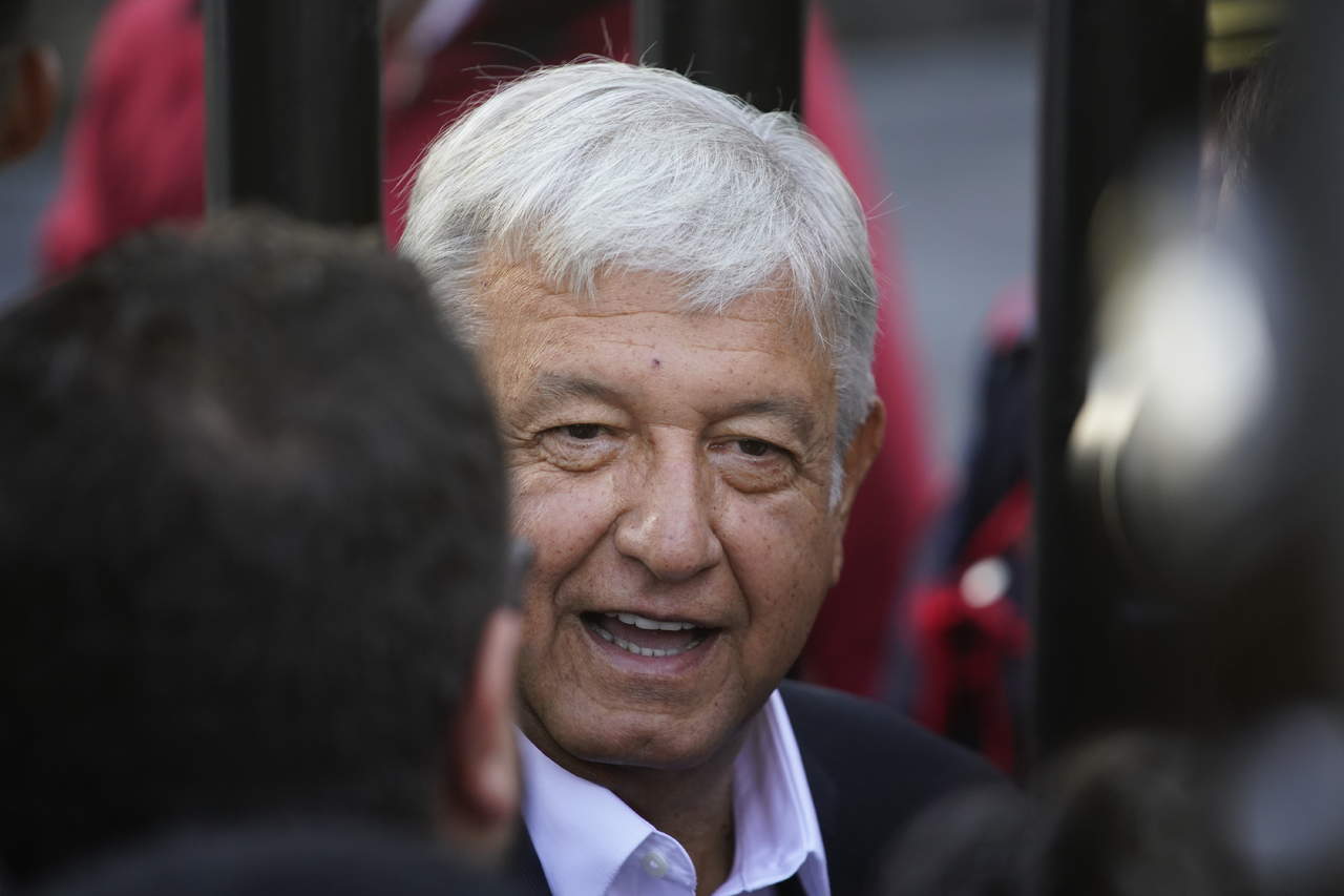 López Obrador indicó que esperará a que se den los resultados “y luego en la rueda de prensa, después de los resultados y luego al Zócalo”, puntualizó. (AP)