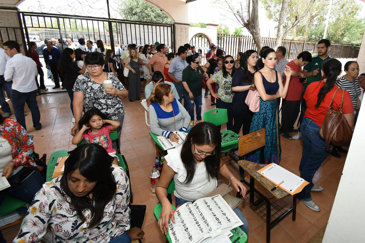 Votantes se vuelcan a las urnas en región 