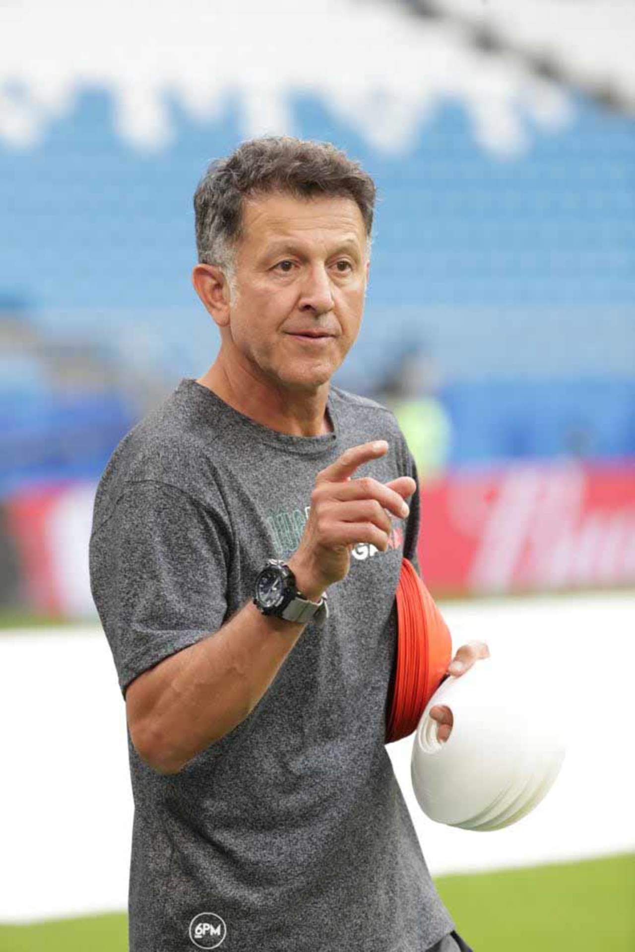 El director técnico de la selección mexicana, el colombiano Juan Carlos Osorio, durante la sesión de práctica previa al partido de octavos de final del Mundial 2018 ante Brasil.