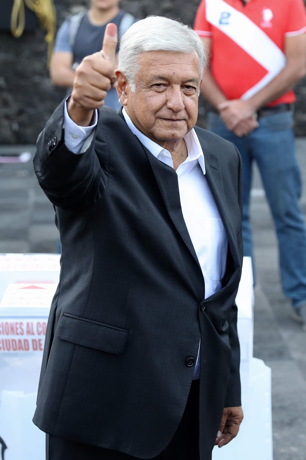 Andrés Manuel López Obrador, ganador de la elección presidencial, salió rumbo a la reunión que sostendrá con el presidente Enrique Peña Nieto en Palacio Nacional. (EL UNIVERSAL)