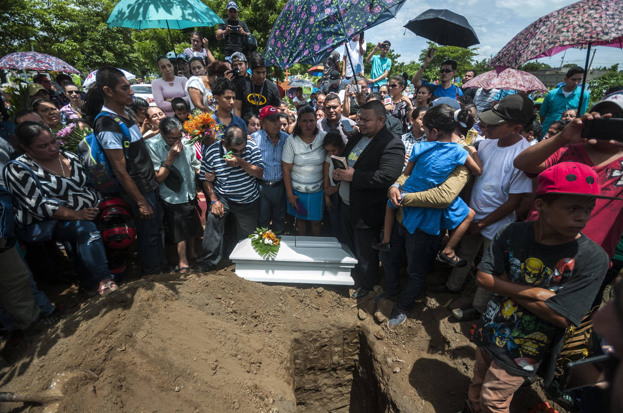 Víctima. En Nicaragua no olvidan la partida de Teyler Leonardo, el bebé de 14 meses que murió alcanzado por una bala en Managua, luego de un enfrentamiento durante las protestas en Nicaragua. (EFE)
