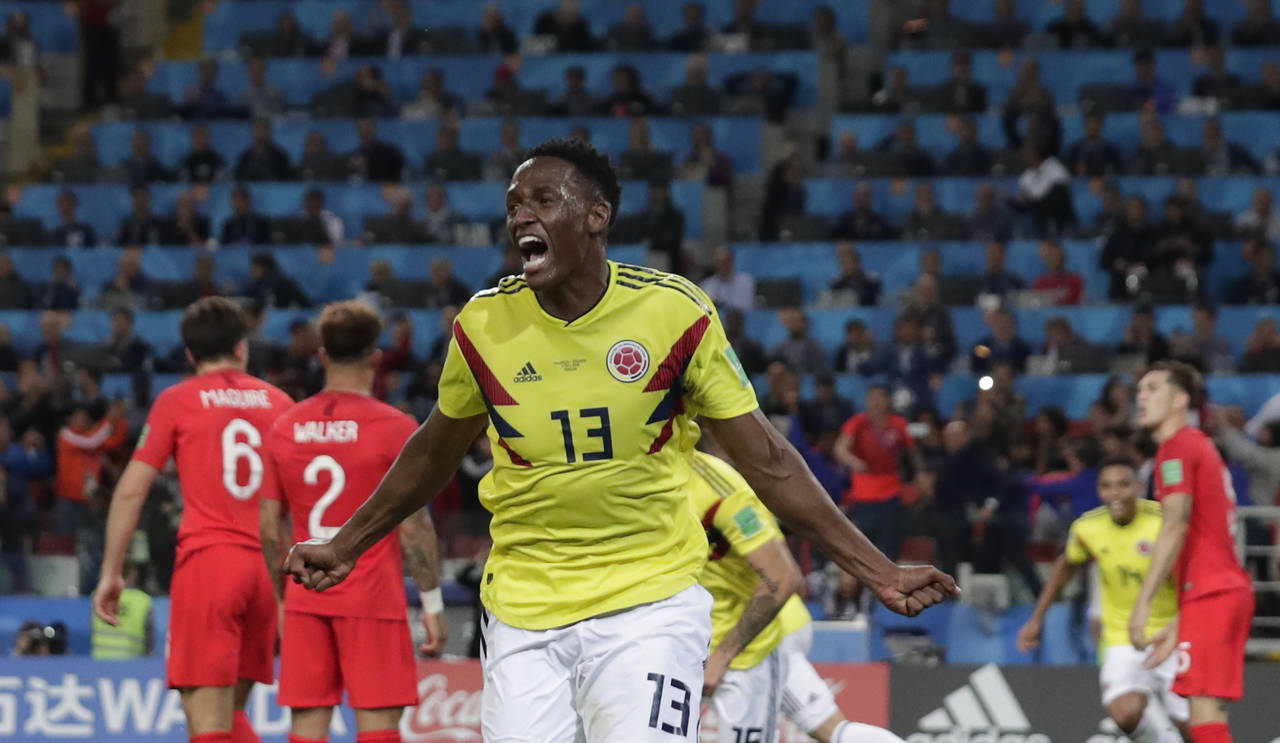 Yerry Mina celebra el gol agónico que le metió a la selección de Inglaterra. (AP)