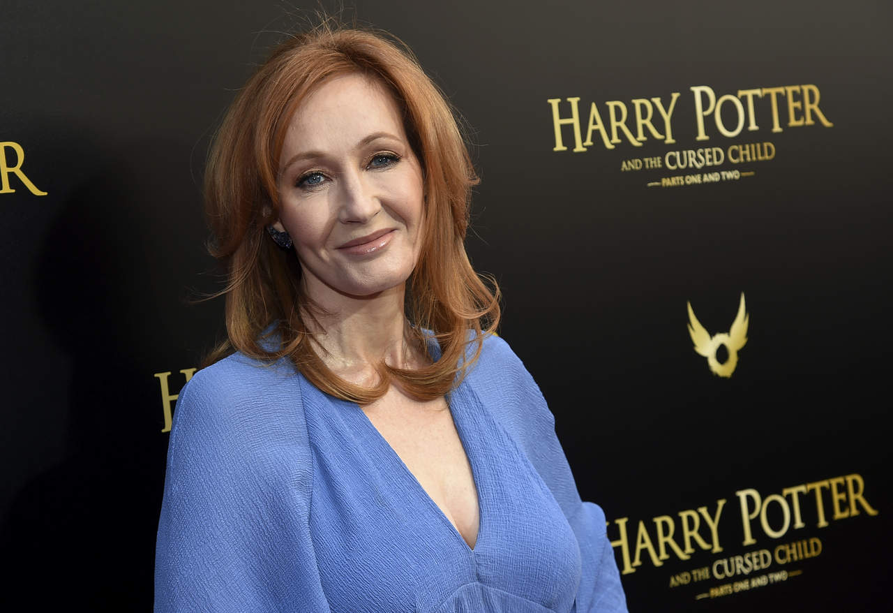 J.K. Rowling, creadora de la saga de Harry Potter, ha publicado  comentarios repletos de carcajadas en respuesta a un mensaje del presidente de Estados Unidos.  (ARCHIVO)