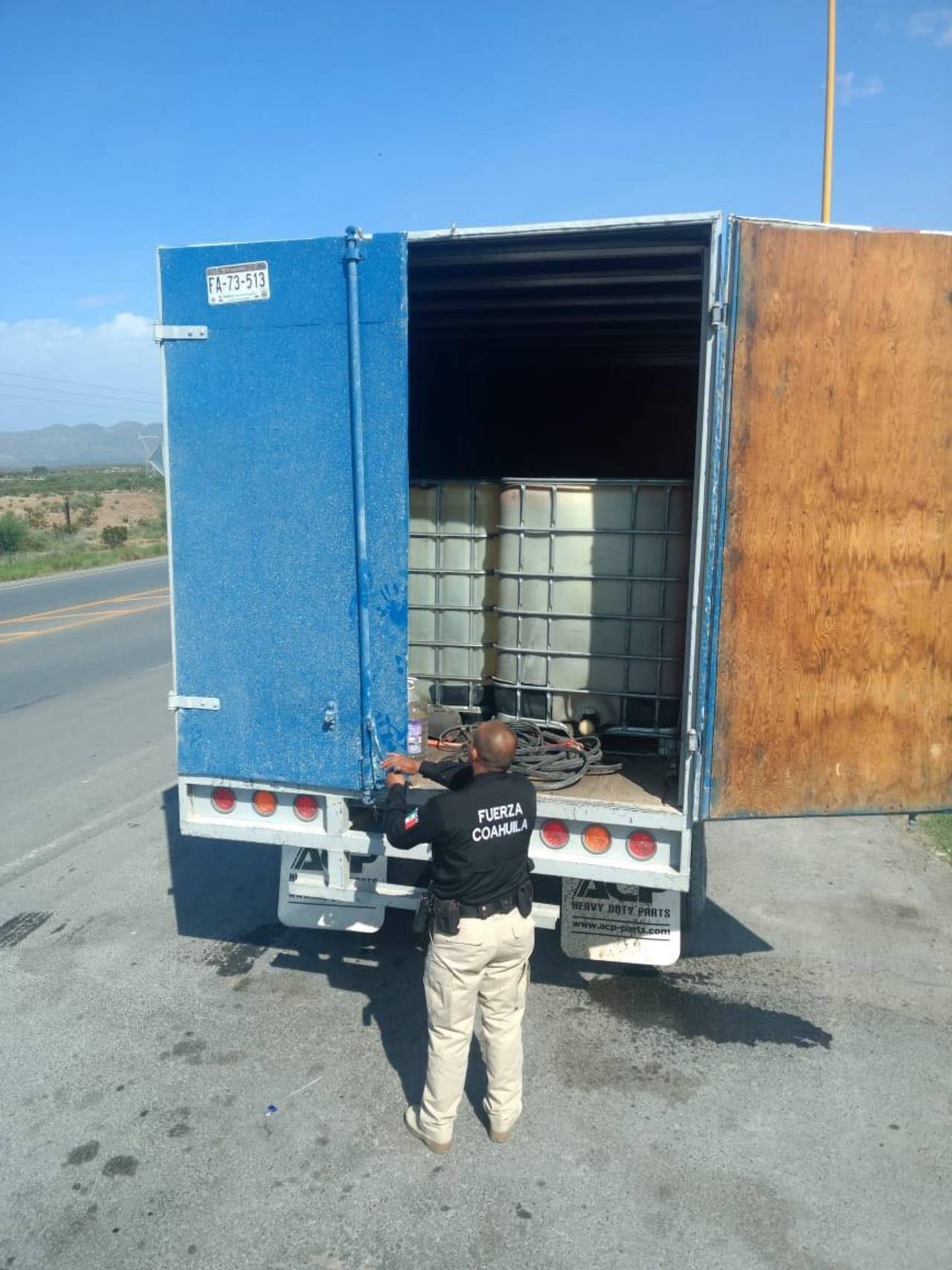 Detenidos. Los dos tripulantes de la camioneta fueron detenidos por agentes de la Fuerza Coahuila durante el miércoles. (EL SIGLO DE TORREÓN)