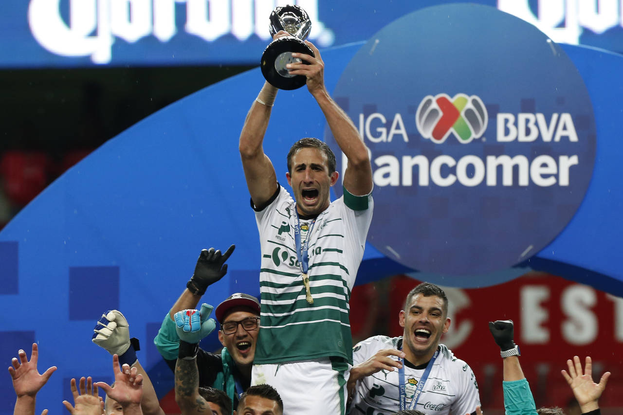 Carlos Izquierdoz se va como campeón del futbol mexicano con los Guerreros del Santos Laguna. (Archivo)