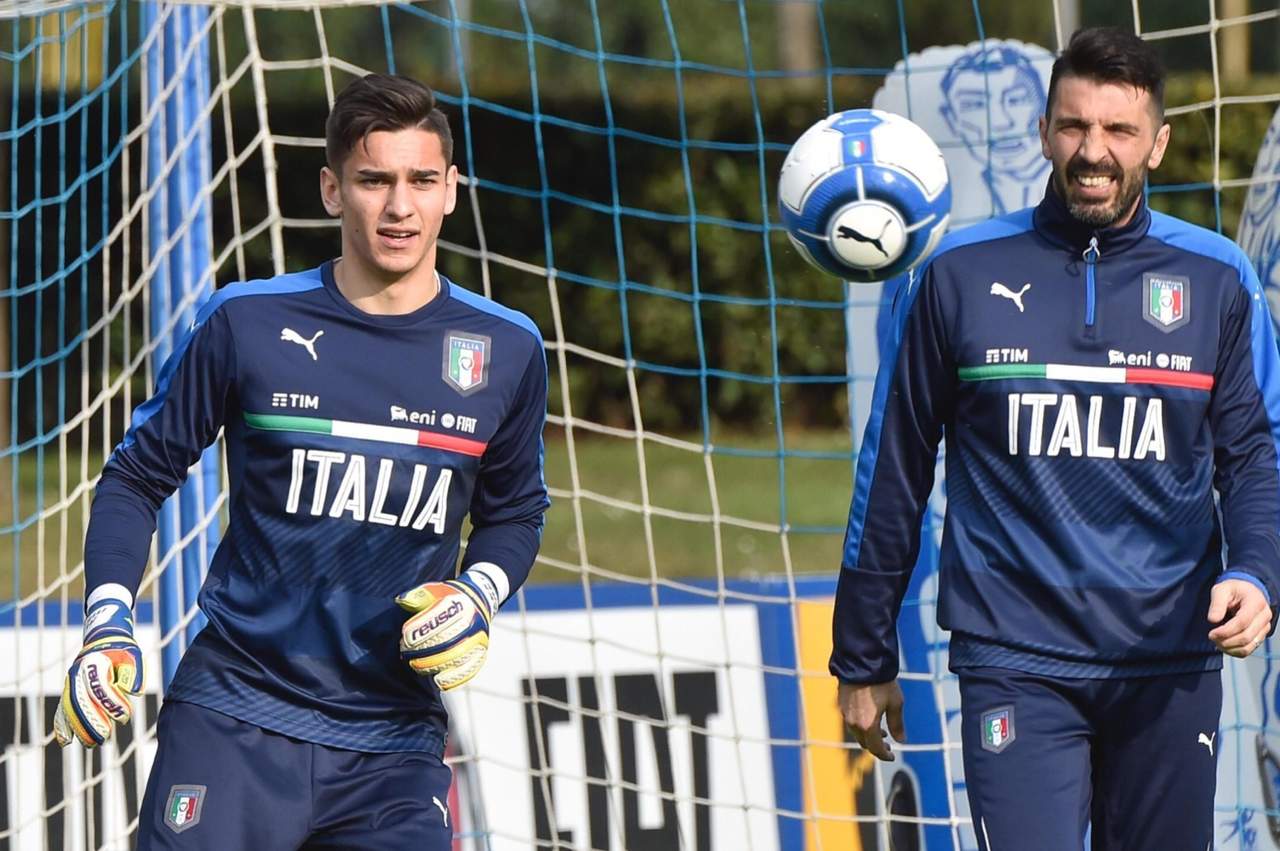 Meret, uno de los jugadores italianos de más potencial en la posición de arquero, ya ha sido llamado a la Selección mayor de Italia.