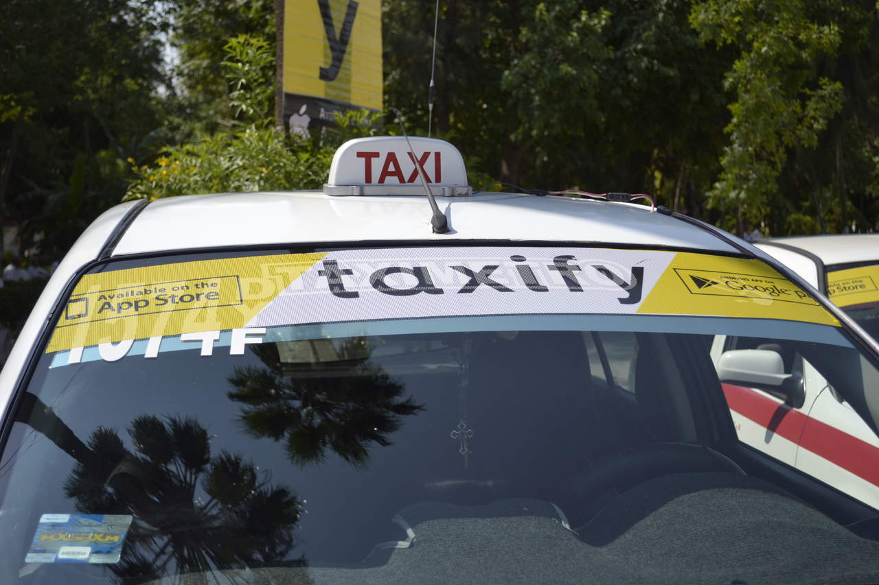 Google Maps anunció que ahora todos sus usuarios podrán conseguir un taxi a través de Taxify, junto con el costo estimado y el cálculo de tiempo en el que se llegará al destino. (ARCHIVO)