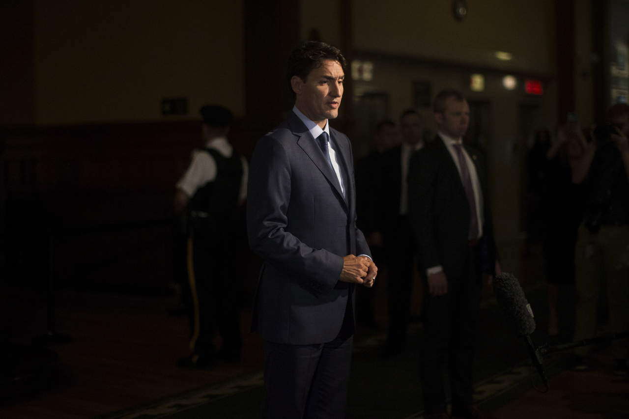 'He estado pensando en la interacción (con la periodista) y si me disculpé más tarde sería porque sentí que no estaba totalmente cómoda con la interacción que tuvimos', dijo Trudeau a la prensa. (AP)
