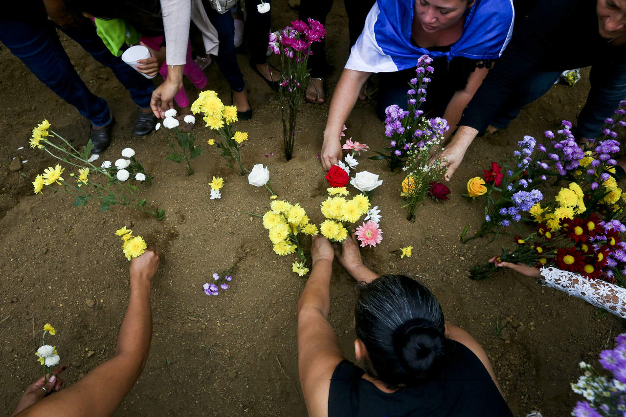 Las protestas contra el Gobierno del presidente Daniel Ortega dejaron hoy cuatro nuevas víctimas, con lo que ascienden a 315 los fallecidos desde el 18 de abril pasado, en tanto el Episcopado llamó a reiniciar el diálogo nacional el próximo lunes. (AP)